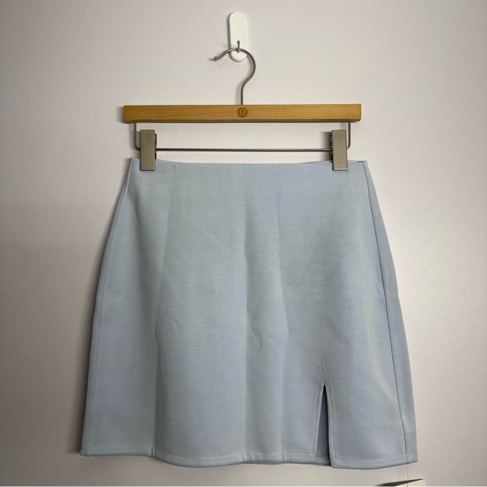 Lululemon Softstreme High-Rise Mini Skirt Starch Blue Size Small / 6 NWT - Picture 2 of 5